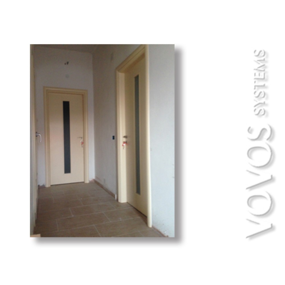 Μεσοπορτες,  ταμπλαδωτη πορτα με τζαμι καθετο