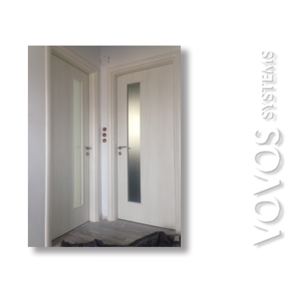 Εσωτερικη ταμπλαδωτη πορτα με τζαμι καθετο