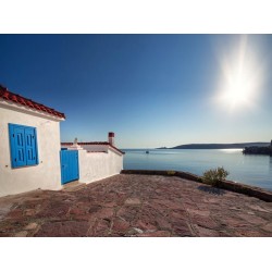 Ξυλινα Παντζουρια και Παραθυρα πανω στη θαλασσα Σιγρι Λεσβου