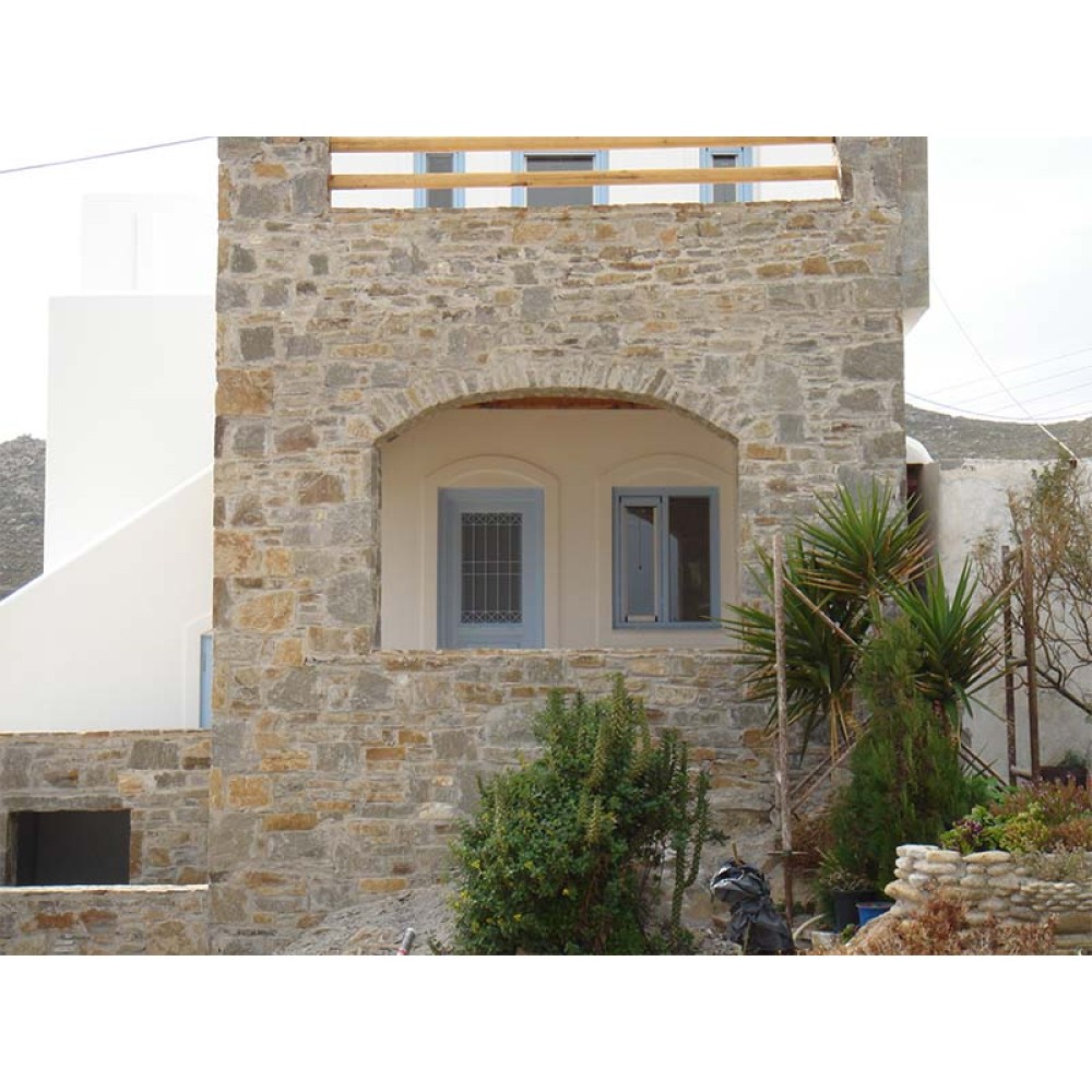 Κουφωματα Ξυλινα παραδοσιακα  νησιωτικα στην  Συρο