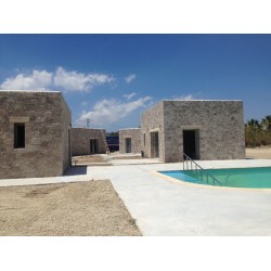 Kommerling Pvc Κουφωματα Ενεργειακα , Πορτες παραθυρα σε πετρινα νησιωτικα συγκροτηματα κτιριων στην Μηλο