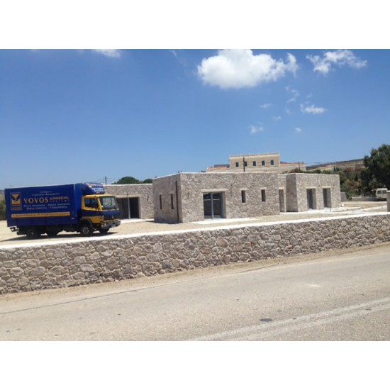 Pvc Κουφωματα Ενεργειακα , Πορτες παραθυρα σε πετρινα νησιωτικα συγκροτηματα κτιριων στην Μηλο Τα εργα μας σε ολη την Ελλαδα