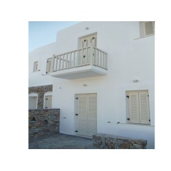 Ξυλινα κουφωματα , Πορτες, Παραθυρα , Πατζουρια, Μπαλκονοπορτες σε σπιτι στην Σαντορινη