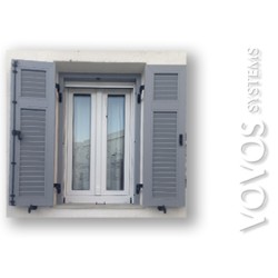 Συνθετικα κουφωματα παραδοσιακα  Aluplast τοποθετημενα στην Κυθνο