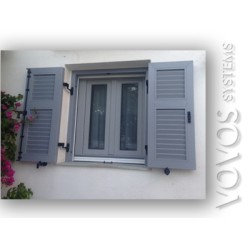 Συνθετικα  Κουφωματα , Παραδοσιακα Παραθυρα  Πατζουρια εγχρωμα  γκρι σε κατοικια στην Καταβατη  Σιφνος