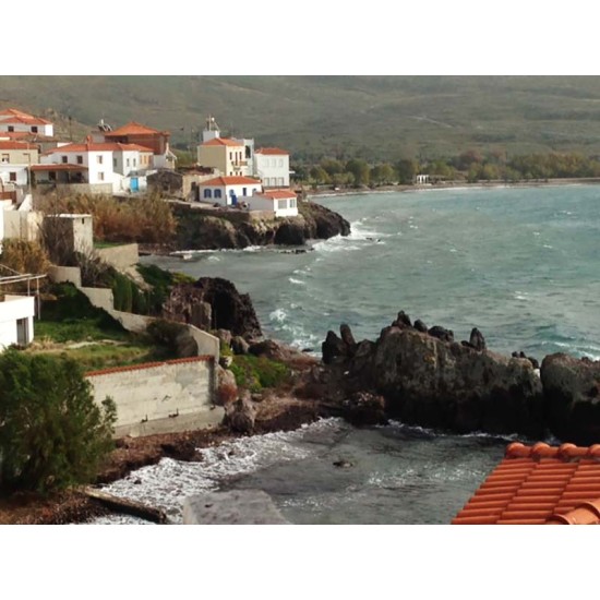 Ξυλινα Κουφωματα, Ενεργειακα Παραδοσιακα Ξυλινα Κουφωματα, πανω στο κυμα  στo Σιγρι Λεσβου