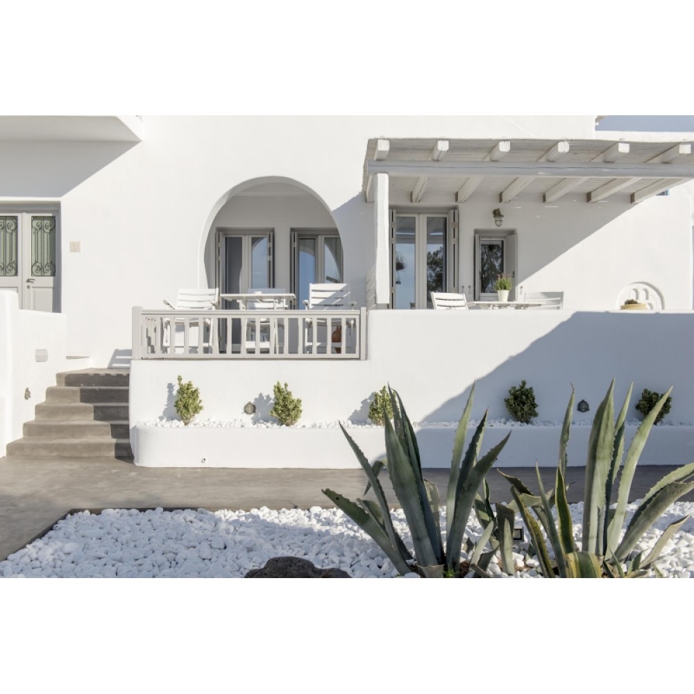 Ξυλινα Κουφωματα  Παραδοσιακα ,Ενεργειακα,  πορτες παραθυρα πατζουρια στην Μηλο