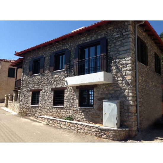 Ξυλινα κουφωματα, Ξυλινες πορτες, παραθυρα , πατζουρια  σε πετρινο σπιτι στην Τριπολη -  Αρκαδια