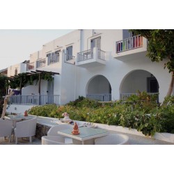 Ξυλινα Κουφωματα, παραδοσιακα νησιωτικα  πορτες, παραθυρα  στο  Ξενοδοχειο Νυμφες στην Σιφνο