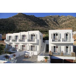 Ξυλινα ενεργειακα παραδοσιακα  κουφωματα, πορτες , παραθυρα , πατζουρια  στο Ξενοδοχειο Νυμφες  στην Σιφνο