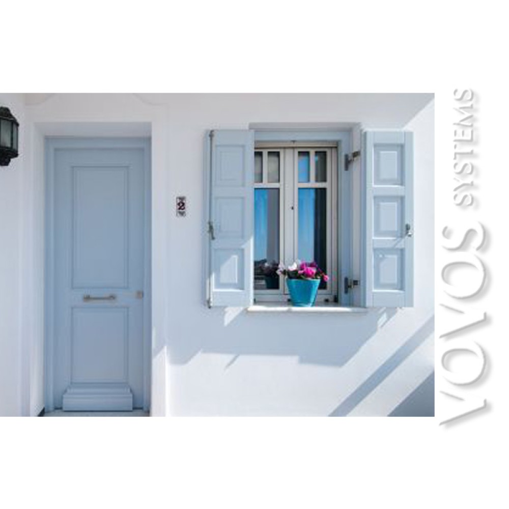 Ξυλινες πορτες, Εξωπορτες νησιωτικες παραδοσιακες,  παραθυρα ξυλινα με ενεργειακα τζαμια,  πατζουρια ξυλινα με ταμπλαδες σε σπιτι στην Σαντορινη