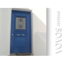 Ξυλινα Παραδοσιακα Κουφωματα,  Πορτα Εισοδου Μονοφυλλη με  ανοιγομενα τζαμια και σιδερια  στα Πολλωνια Μηλος