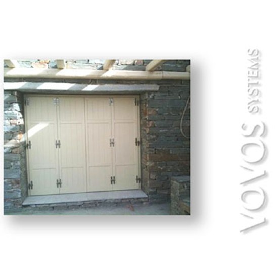 Ξυλινα πατζουρια και παραθυρα, Ξυλινο τετραφυλλο πατζουρι καθετο ραμποτε με ανοξείδωτους μεντεσεδες στην Σαμο