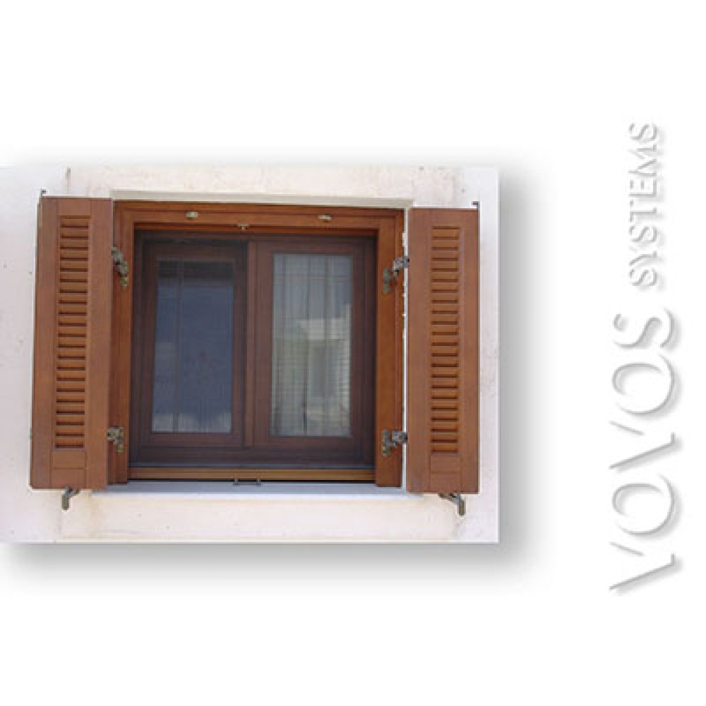 Ξυλινα Κουφωματα, Παραθυρα ενεργειακα ξυλινα,  με τετραφυλλα παντζουρια αναδιπλουμενα  λουστραριστα, στην Βυτινα Αρκαδιας