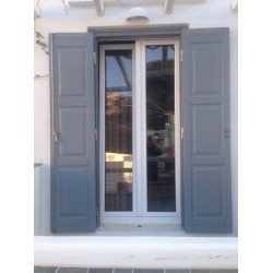 Ξυλινα Πατζουρια Ταμπλαδωτα Παραδοσιακα Νησιωτικα απο Κοντρα πλακε θαλασσης στα "studios Νυμφες " Καμαρες Σιφνος