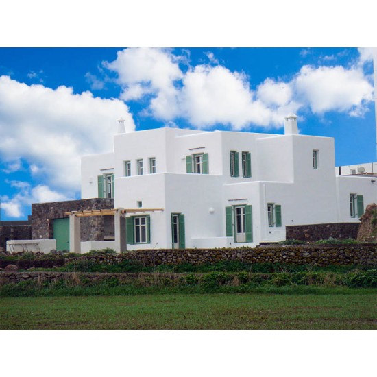 Ξυλινα Κουφωματα , Νησιωτικα ξυλινα κουφωματα σε κατοικια  στην  ΜΗΛΟ