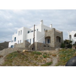 Ξυλινα Κουφωματα , νησιωτικη κατοικια με ξυλινα κουφωματα  στη  ΣΕΡΙΦΟ