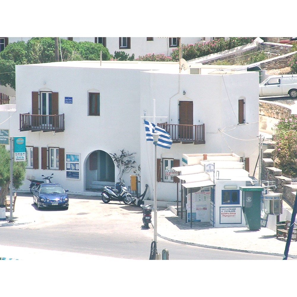 Συνθετικα  κουφωματα kommerling στο Λιμεναρχειο στη Σιφνο