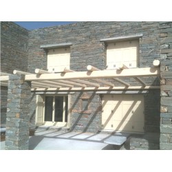 Ξυλινα Κουφωματα , Παραδοσιακα ξυλινα πατζουρια ,παραθυρα , πορτες  σε  πετρινο σπιτι στην ΤΖΙΑ