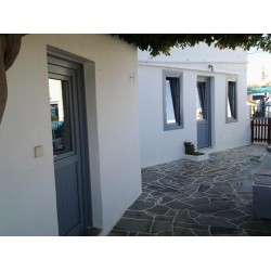 PVC κουφωματα , Πόρτες με ανακλινομενα κρυσταλλα  στην Σιφνο