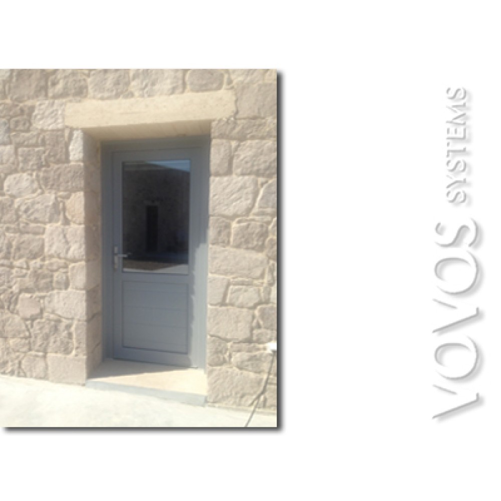 Συνθετικα κουφωματα, Εισοδος κατοικιας στη Μηλο