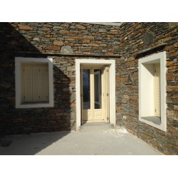 Ξυλινα Παραδοσιακα Κουφωματα, πορτες ,παραθυρα,πατζουρια πετρινης κατοικιας  στην Σιφνο