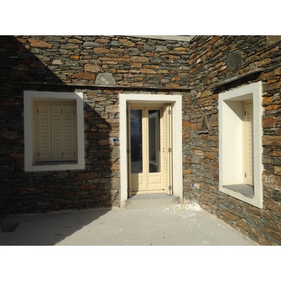 Ξυλινα Παραδοσιακα Κουφωματα, πορτες ,παραθυρα,πατζουρια πετρινης κατοικιας  στην Σιφνο