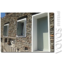 Συνθετικα κουφωματα , Εισοδοσ και  PVC παρθυρα με πατζουρι στη Σιφνο