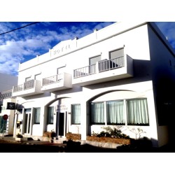 Συνθετικα κουφωματα kommerling,   παραδοσιακα νησιωτικα  κουφωματα  στο Ξενοδοχειο" Μελτεμι" στον Αδαμαντα -Μηλος