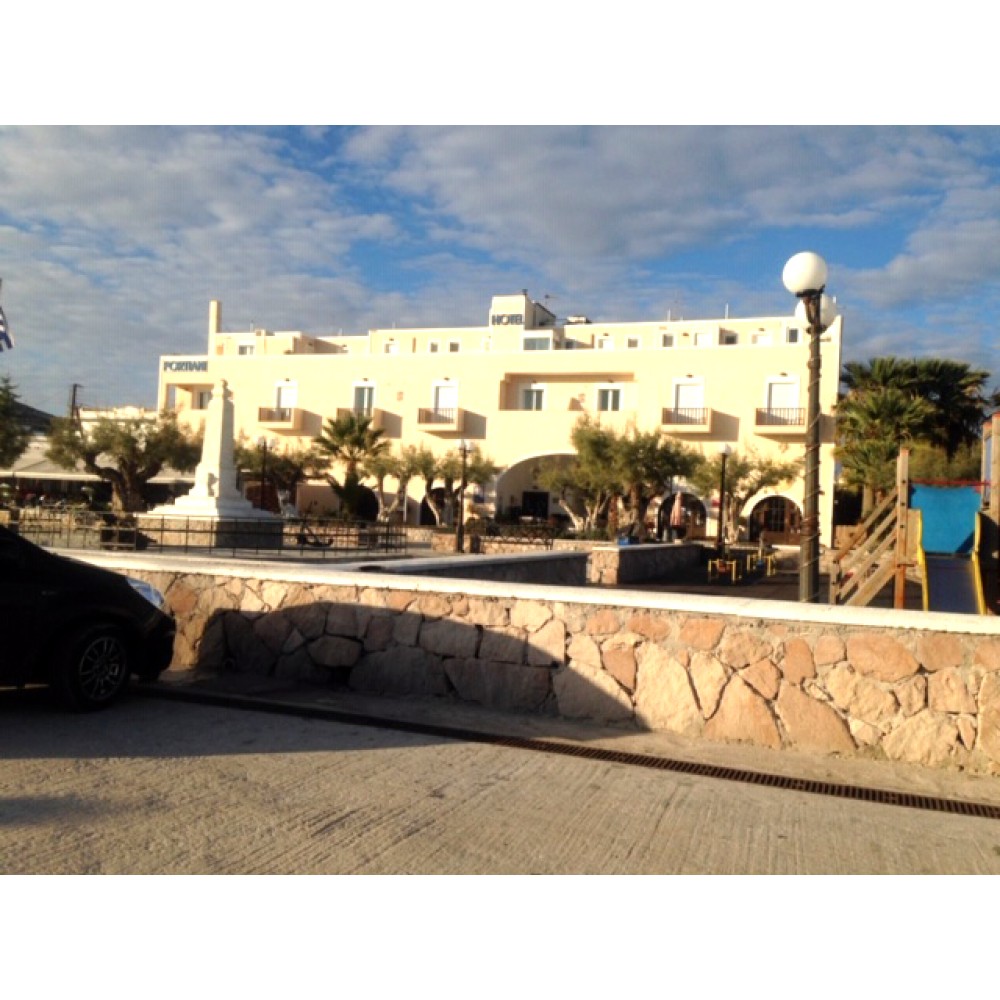 Συνθετικα κουφωματα Kommerling -  Pvc Πορτες Παραθυρα Παντζουρια στο Ξενοδοχειο Πορτιανη στην Μηλο