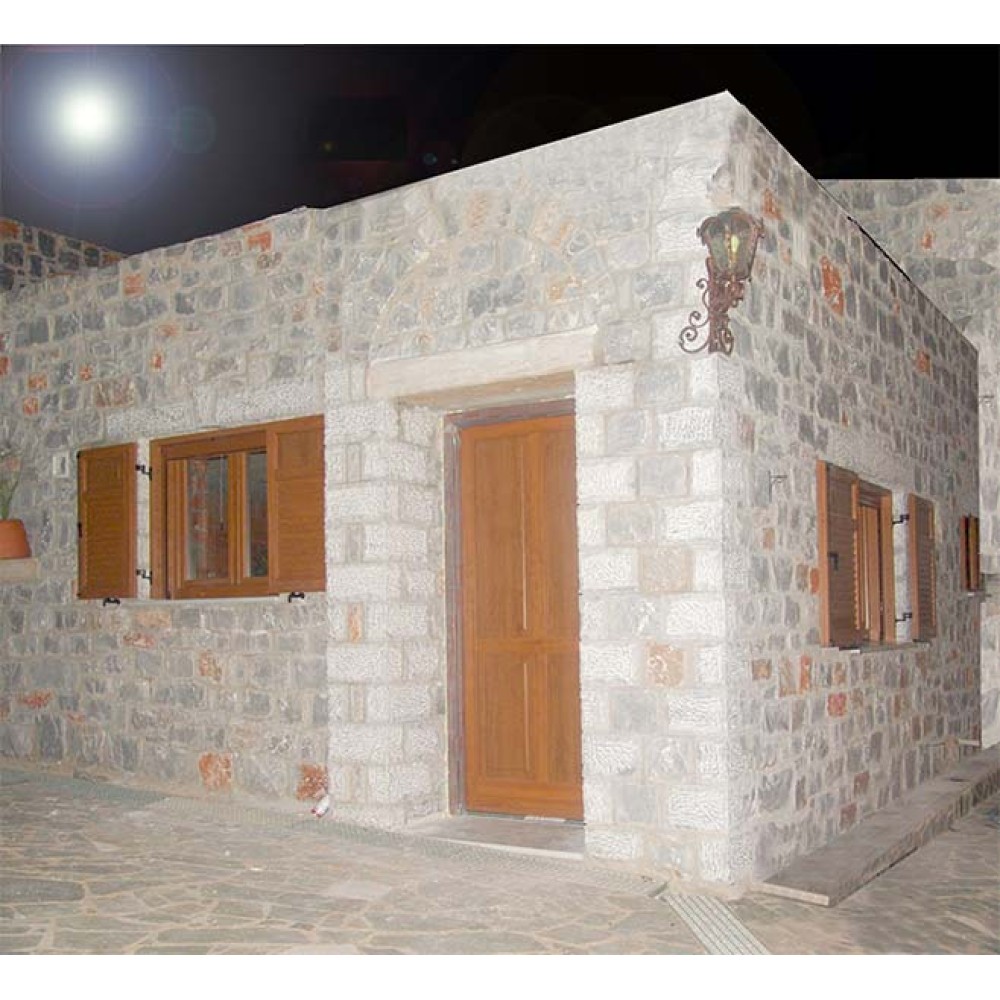 Συνθετικα  κουφωματα Kommerling , PvC  Πορτες Παραθυρα Πατζουρια  σε  Παραδοσιακη  εξοχικη κατοικια στην Στουπα Μεσσηνια