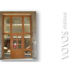 Εξωπορτα πολυκατοικας pvc panel με περιμετρικα κρυσταλλα ειδικη κατασκευη στην Χαριλαου Τρικουπη στον Πειραια