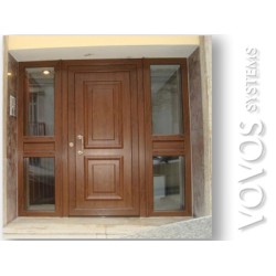 Πορτα εισοδου pvc κλασικη ταμπλαδωτη με πλαινα σταθερα τζαμια σε απομιμηση  ξυλου στην οδο Κουντουριωτου στον Πειραια