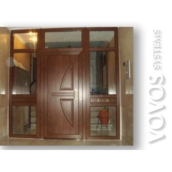 Συγχρονη εξωπορτα πολυκατοικιας με περιμετρικα σταθερα τζαμια στην Πειραικη Πειραιας