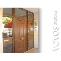 Συνθετικη Eξωπορτα  πολυκατοικιας με σταθερα πλαινα  σε χρωμα καρυδιας στην οδο Αφεντουλη στον Πειραια