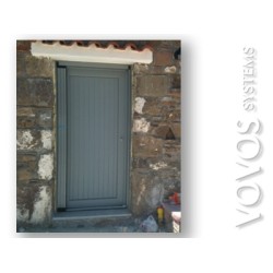 Συνθετικες Πορτες , Εξωπορτα  pvc  ραμποτε  καθετη σε πετρινο σπιτι στην Αρεοπολη - Μανη