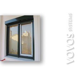 Συνθετικα Κουφωματα Kommerling , εγχρωμα PVC  παραθυρα με εξωτερικα ρολα κυπαρισσι στην Παλληνη Αττικης