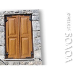 Pvc συνθετικα Πατζουρια kommerling, Πατζουρι ταμπλαδωτο απομιμηση ξυλου σε παραδοσιακο πετρινο σπιτι στα Σιλίμνα Τριπολη