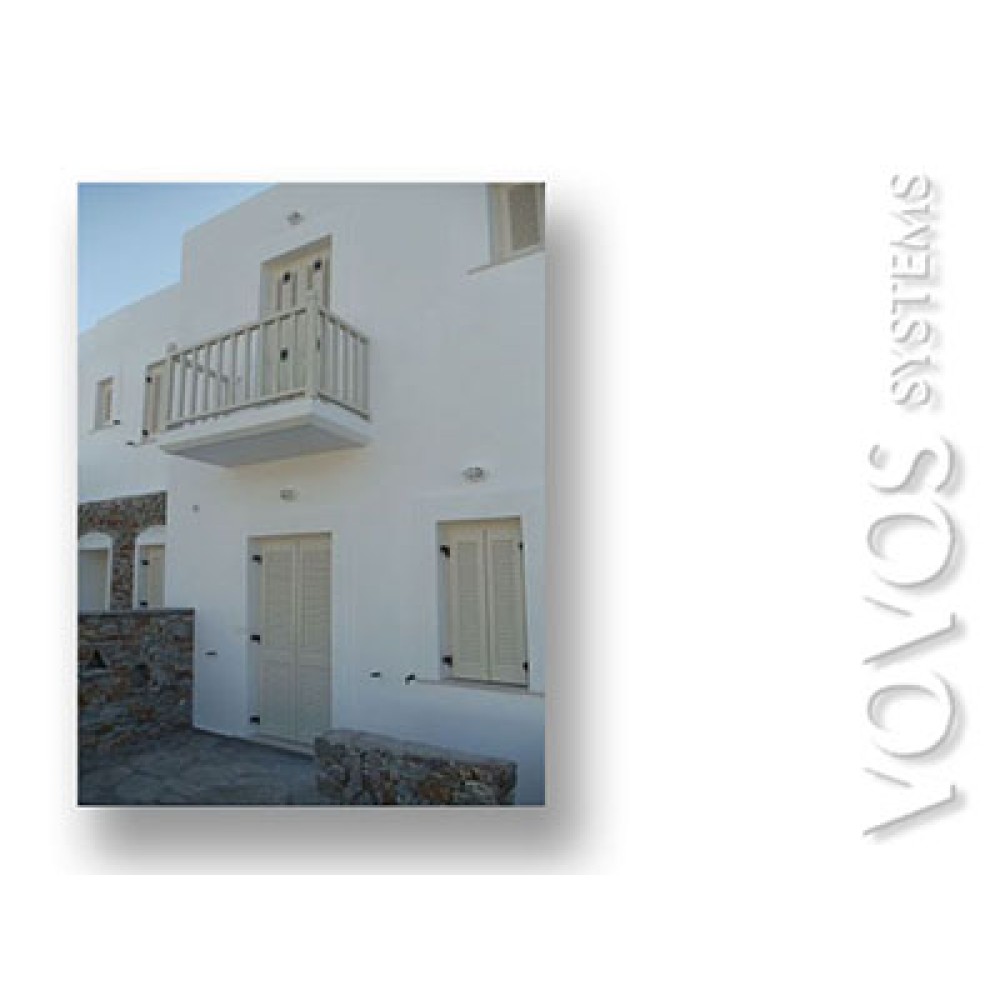 Ξυλινα κουφωματα , πατζουρια, μπαλκονοπορτες σε σπιτι στην Σαντορινη