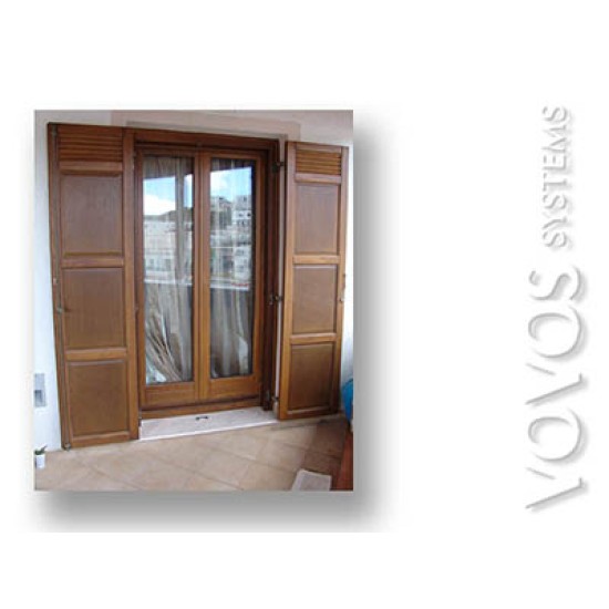 Ξυλινα Κουφωματα, Ταμπλαδωτα πατζουρια σε διφυλλη μπαλκονοπορτα στην Αρχαια Ολυμπια Ηλεια