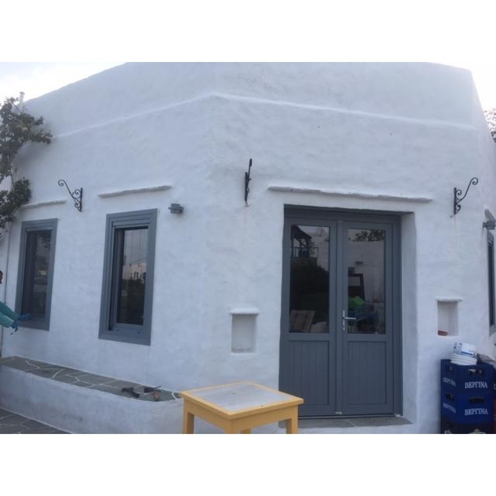 Συνθετικα  Κουφωματα σε Παραδοσιακο νησιωτικο μαγαζι στη Σιφνο 